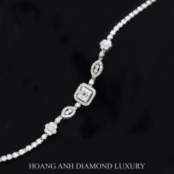 G4 00555 Lắc Tay VT14K The Magnolia Halo Kết Hợp 112 Viên Kim Cương 1,0-2,0 Ly Tròn Và Baugget